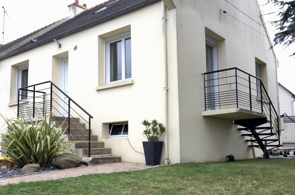 Création Métal Design Création de garde-corps et d'un escalier permettant un accès direct au la future terrasse.